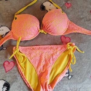 Victoria Secret Bikini size 34c top..med bottom
